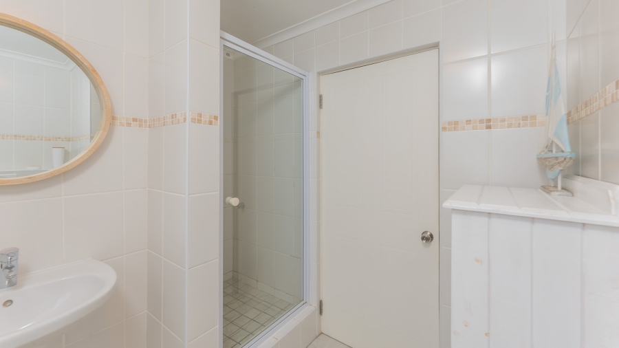 To Let 3 Bedroom Property for Rent in Struisbaai Western Cape